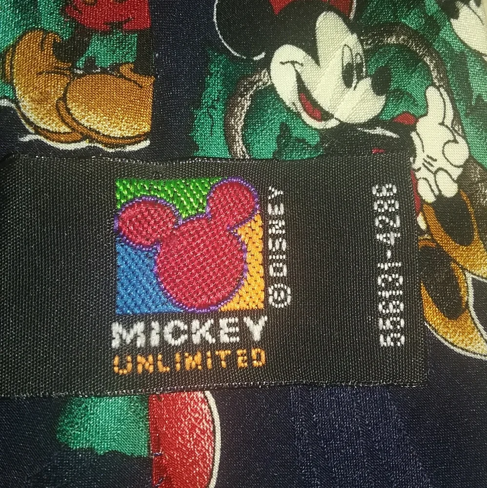 Disney Valentine Men's Tie with Mickey and Minnie Design - 100% Silk - Picture 4 of 5